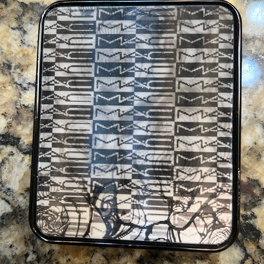 Mac eyeshadow compact